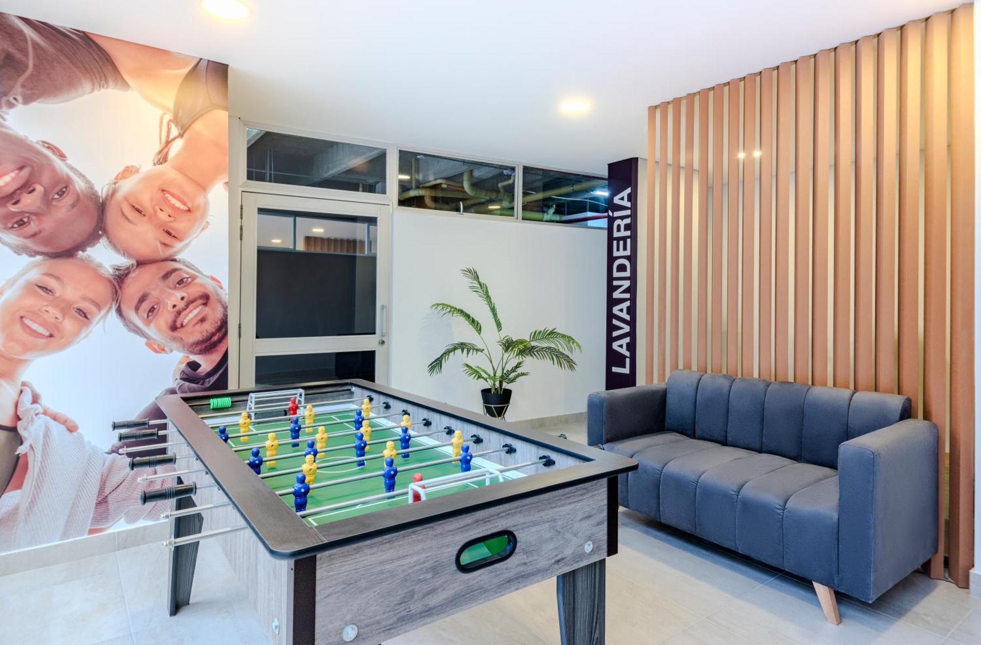 Modern Loft In 94 St Apartment
